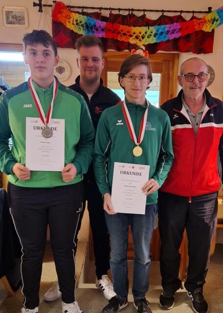 Bezirksmeisterschaft Luftgewehr 2025. Julian Mayrhofer (Mitte), Pabneukirchen, siegte bei den Jungschützen.  | Foto: Schützenverein Pabneukirchen