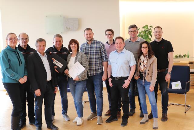 Mit der Hälfte der 160 Mitarbeiter der Gemeinde Premstätten stellten sich Bgm. Matthias Pokorn, Vzbgm. Ingrid Baumhackl, Amtsleiter Maximilian Kahr und Gemeinderäte einer Katastrophenschutzübung. | Foto: Edith Ertl