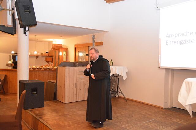 Pater David bei den Grußworten | Foto: FF Gerersdorf