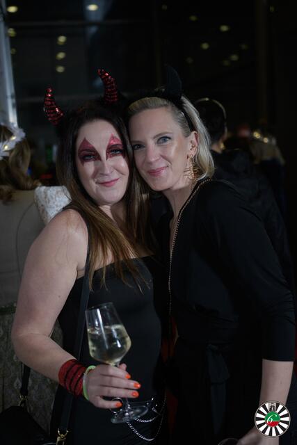 Hölle und Himmel beim jährlichen Faschingsgschnas des Round Table 6 Wels. Heuer in den Minoriten unter dem Motto Electric Church. | Foto: Round Table 6 /Rene Hauser