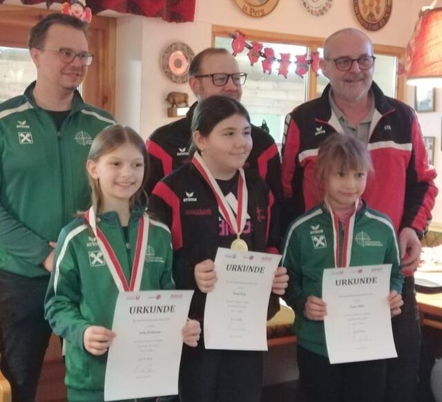 Bezirksmeisterschaft Luftgewehr 2025. Elena Nagy (Mitte), Pabneukirchen, siegte in der Klasse Mini.  | Foto: Schützenverein Pabneukirchen