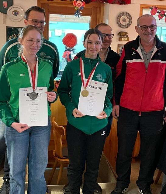 Bezirksmeisterschaft Luftgewehr 2025. Jana Raab  (Mitte), Pabneukirchen, siegte in der Jugendklasse.  | Foto: Schützenverein Pabneukirchen