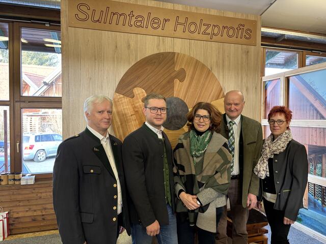 Die Vereinsmitglieder der "Sulmtaler Holzprofis": Walter, Michael und Christa Heibl, Gerald Malli und Franziska Reiss. | Foto: Elisabeth Korbe