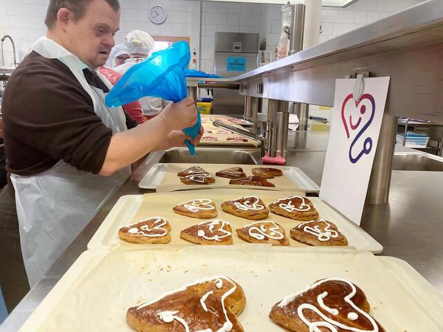 Die Lebkuchen wurden mit dem Logo der Health &amp; Care Days verziert. | Foto: Lebenshilfe Perg
