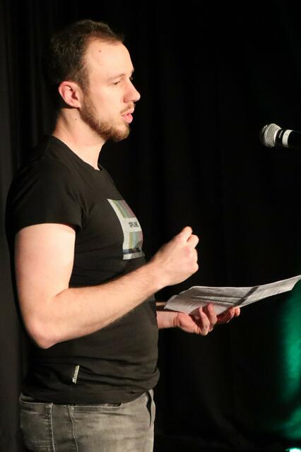 Jakob aus Graz kramte im Dunkeln | Foto: Gerhard Langmann