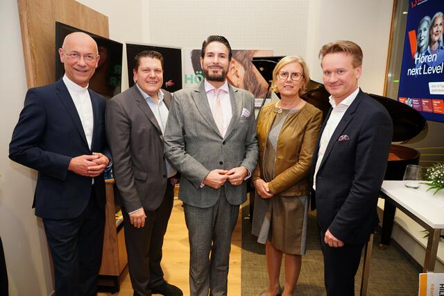 Dompfarrer Toni Faber, CEO der Neuroth-Gruppe Lukas Schinko, Kammersänger Clemens Unterreiner, Präsidentin des Rechnungshofes Margit Kraker, Präsident der Industriellenvereinigung Georg Knill. | Foto: Andreas Tischler