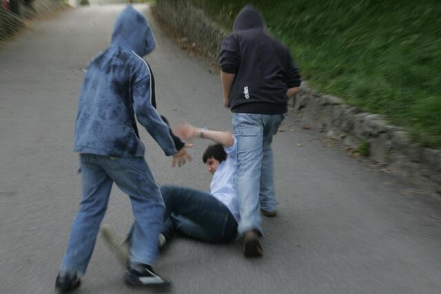 Am Sonntag in der frühen Morgenstunden verletzte ein unbekannter Täter in Ischgl zwei Männer durch Faustschläge, einen 28-jährigen davon schwer.  | Foto: Franz Neumayr (Symbolbild)