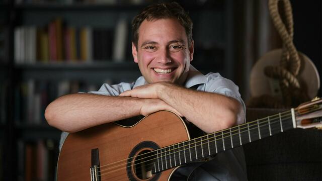 Der Musiker Stefan Greimel lädt am 20. Februar zum Rainhard Mey Liederabend in den Lindenhof in Raabs an der Thaya ein. | Foto: Stefan Greimel