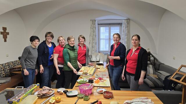 Saisonales Frühstücksbuffet: Die Bäuerinnen tischten im Pfarrheim in Gresten für über 150 Gäste feine Schmankerln aus der Region auf. | Foto: Die Bäuerinnen Gresten