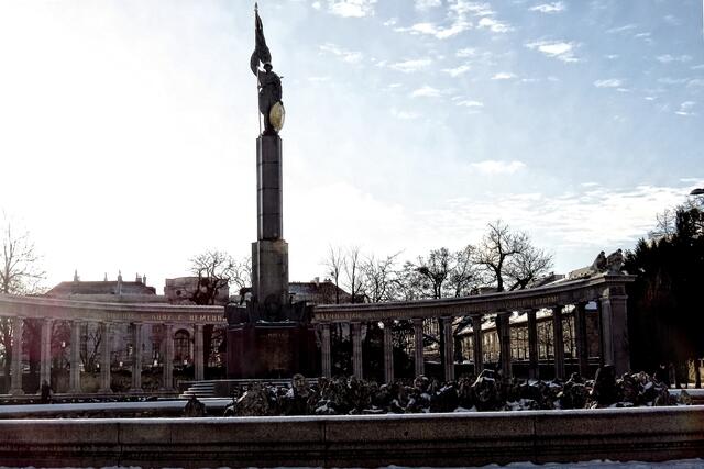 Bis heute gibt es in Wien vor allem eines, das an die Besatzungszeit erinnert. Das "Befreiungsdenkmal" auf dem von 1946 bis 1956 als "Stalinplatz" bekannten Ort in Wien. (Archivfoto) | Foto: lieselotte fleck