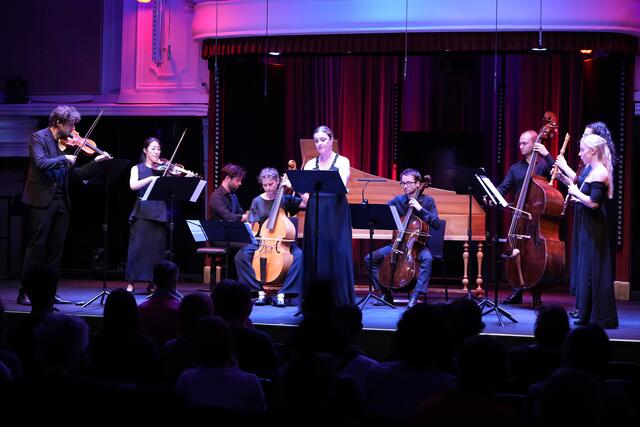 Der Kulturverein Constellations bei "Madonna, diese Männer!" mit Solistin Roberta Invernizzi | Foto: Martin Winzisch