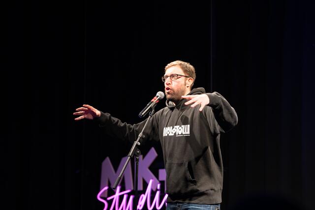 Goldene Feder für Linzer: Sevi Agostini toppt mit seiner Performance den Slam-Landesmeister Thomas Wintersteller aus dem Vorjahr. | Foto: MKH