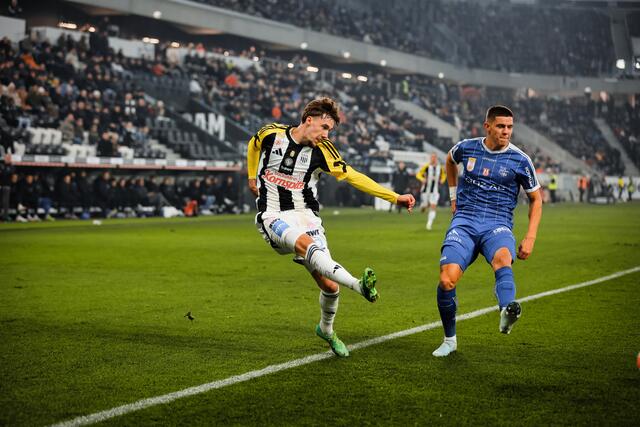 Christoph Langs (li.) abgerissene Flanke war nur eine der wenigen Torchancen für den LASK. | Foto: B. Reischl