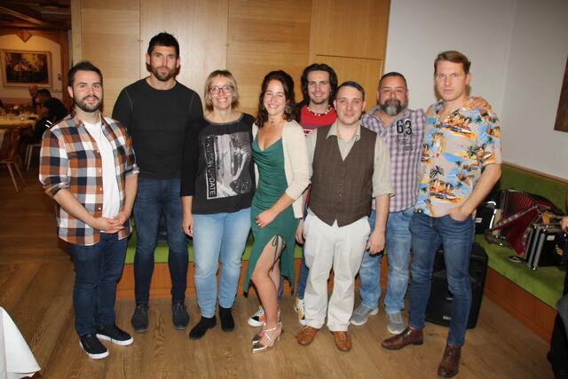 Die Crew des Gamskrimis freut sich auf die Graz-Premiere. | Foto: Rockaut