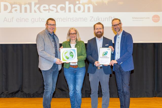 Bügermeister Markus Vogl, Eva Pötzl, Georg Baumgartner und Norbert Rainer (v. li.).
 | Foto: Daniel Hinterramskogler