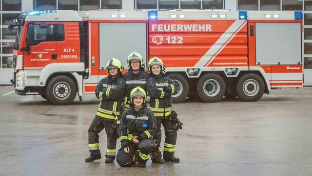 Feuerwehrfrauen der Freiwilligen Stadtfeuerwehr St. Valentin: Lara Enzelmüller, Alexandra Schuster, Sidonie Sallinger und Anna Leitner. | Foto: Anna Leitner