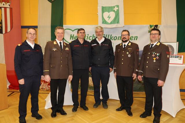 Thomas Meier, Johannes Matzhold, Christoph Castellani, Clemens Novak, Wolfgang Lechner und Hansjörg Huber (v. l.)  | Foto: Schleich