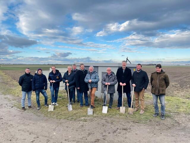 Landtagspräsident Karl Wilfing (5.v.r.) und Projektbeteiligte beim symbolischen Spatenstich. | Foto: LT-Direktion NÖ / Schultes