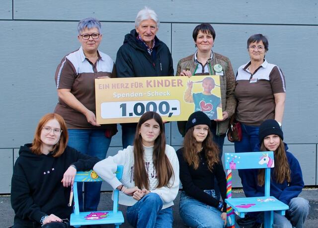 Der Spendencheck wurde vor kurzem an Viktor Plank übergeben. | Foto: Privat