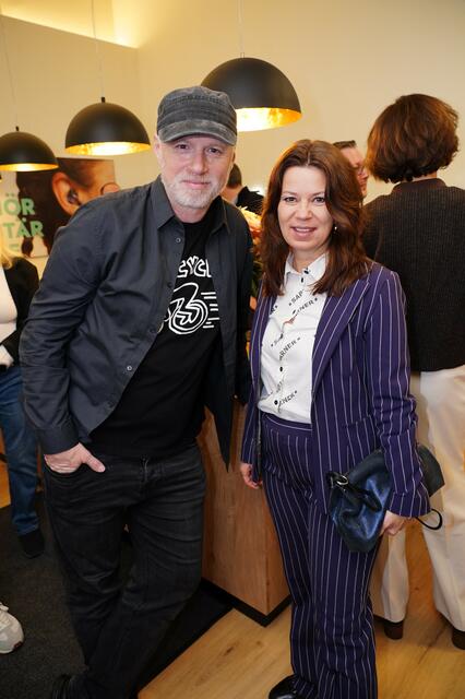 DJ Alex List und Designerin Sabine Karner. | Foto: Andreas Tischler