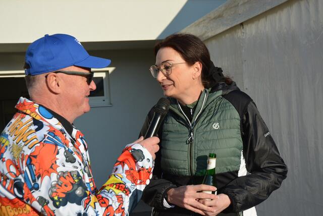 Sprecher Peter Brunner mit NRAbg Nicole Sunitsch