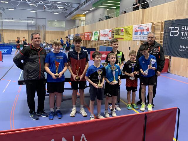 Jonas Schwarz (2. von links) und David Skrabl (3. von links). | Foto: Sportunion Braunau/Schwentner