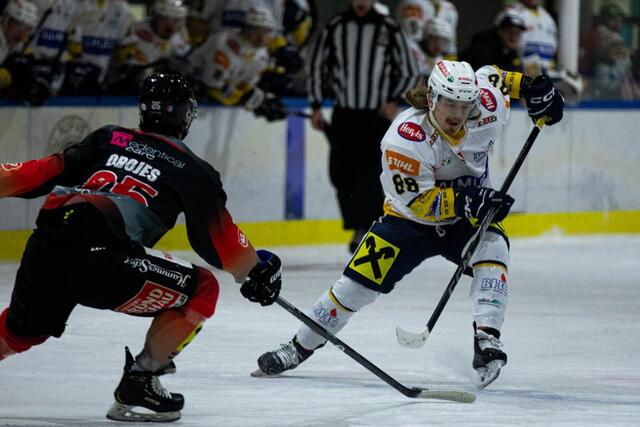 Auswärtssieg für die in weiß spielenden Kufsteiner in Gmunden. | Foto: HC Kufstein ( Facebook )