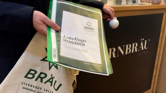 Für alle jungen Interessierten gab es auch ein Goodie-Bag mit Informationen zur Lehre im Sternbräu. | Foto: Carmen Kurcz