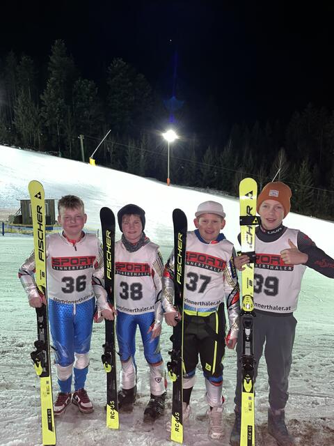 Von links: Die talentierten jungen Skisportler Maximilian Machtlinger, Nikolaus Trauner, Felix Süss und Nils Schwendner.  | Foto: SC Hohenzell