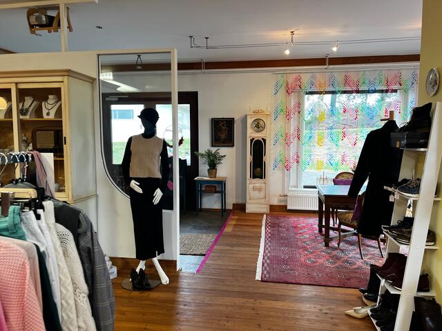 Die Traumkulisse in Pötting ist Hotspot für Damenkleidung aus zweiter Hand sowie handgemachten Schmuck. | Foto: MeinBezirk