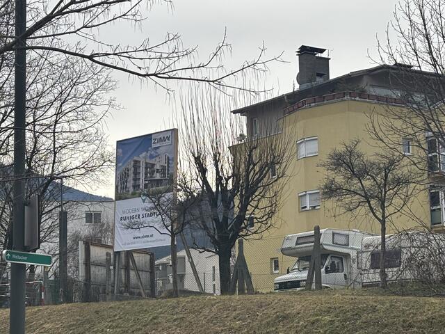 Baustart im Herbst, eine Bautafel zeigt die künftige Entwicklung | Foto: MeinBezirk
