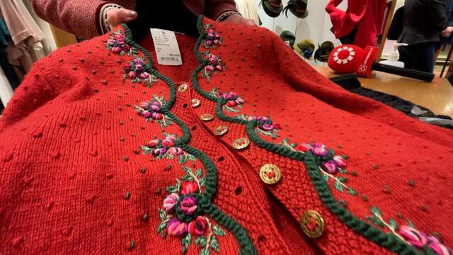 Künftige Auszubildende sollten Teamgeist, Liebe zur Tracht und etwas Talent im Handarbeiten mitbringen.  | Foto: Carmen Kurcz