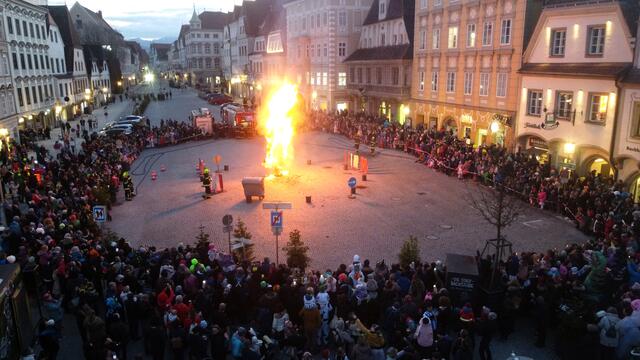 Fasching verbrennen auf dem Stadtplatz. | Foto: Magistrat Steyr Presse