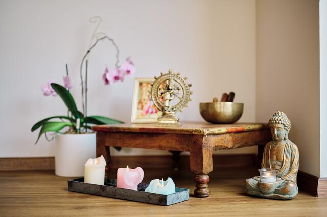 Vielfältige Yogastile und erfahrene Lehrerinnen und Lehrer begleiten die Teilnehmerinnen und Teilnehmer auf ihrer individuellen Reise zu mehr Wohlbefinden. | Foto: Kerstin Reiger