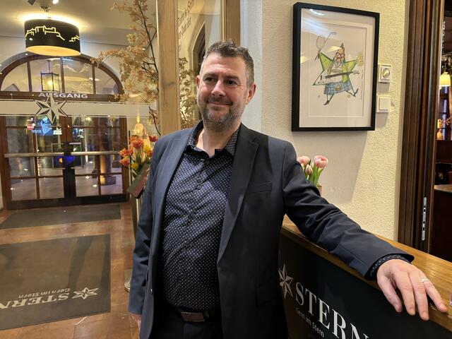 Das "Sternbräu" öffnete seine Türen bei der "Langen Nacht der Lehre". Der Lehrlingsbeauftragte Edmund Barry stand für Informationen bereit und zeigte Interessierten den Betrieb.  | Foto: Lisa Gold