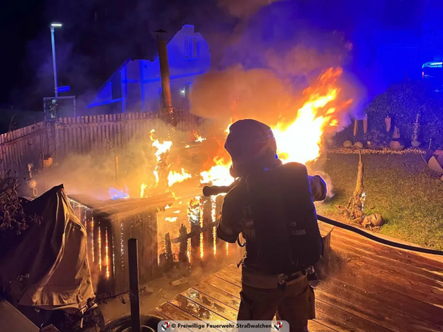 Am 11. Februar 2025 um 4:29 Uhr wurden die Hauptwache Straßwalchen und der Löschzug Steindorf zu einem Brand in den Schanzmauerweg alarmiert. | Foto: FF Straßwalchen