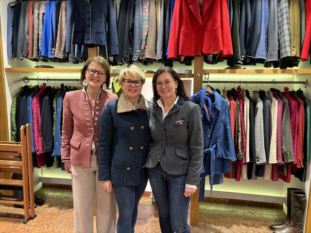 Trachten Stassny bot bei der 'Langen Nacht der Lehre' in Salzburg Einblicke in ein traditionsreiches Handwerk, bei dem Teamgeist und die Liebe zur Tracht im Mittelpunkt stehen. | Foto: Lisa Gold