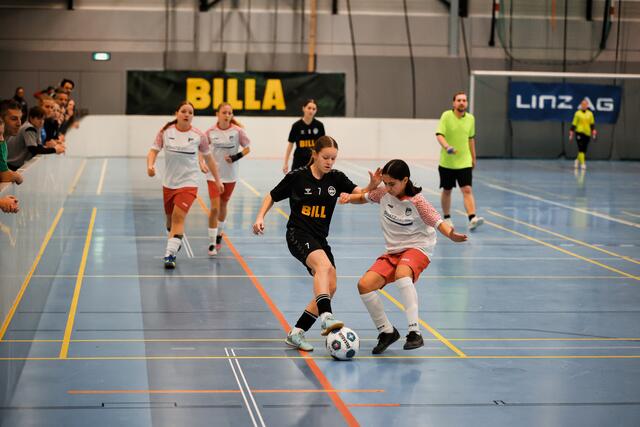 Die Admiranerinnen (l.) feierten am Ende den Turniersieg. | Foto: Reischl