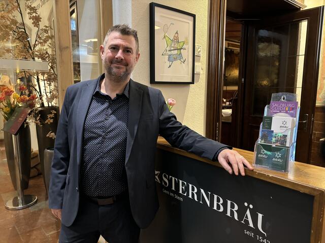 Das "Sternbräu" öffnete seine Türen bei der "Langen Nacht der Lehre". Der Lehrlingsbeauftragte Edmund Barry stand für Informationen bereit und zeigte Interessierten den Betrieb.  | Foto: Lisa Gold