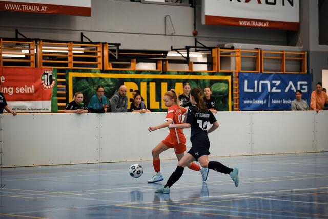 Die GAK-Spielerinnen (l.) jubelten gegen den FC Altrandsberg aus Deutschland und feierten einen 4:0-Sieg. | Foto: Reischl