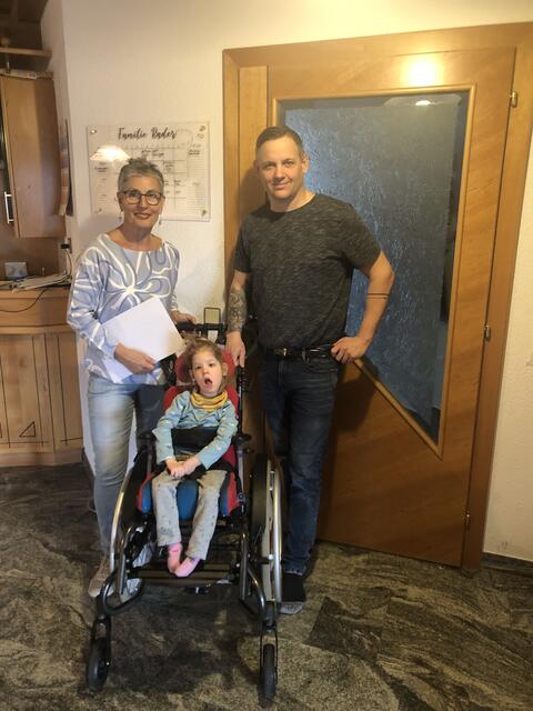 Obfrau Elisabeth Ouschan übergab den Konzerterlös an die Familie. | Foto: Gemischter Chor Griffen