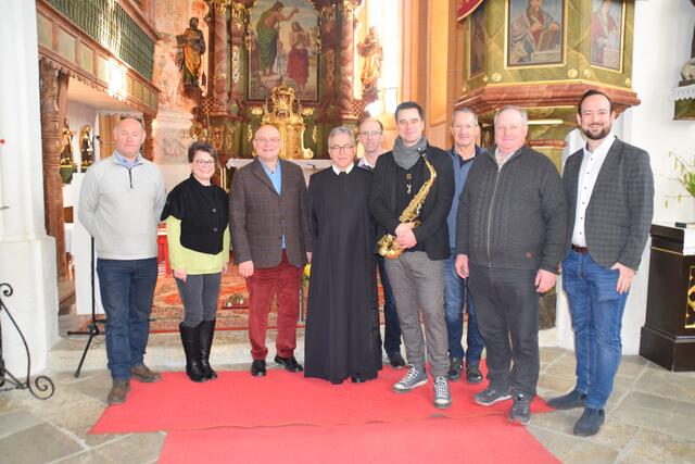 Herbert Pirker, Margit Obrietan, Wolfgang Horvath, Pfarrer Gerfried Sitar, Kurt Steinwender, Edgar Unterkirchner (künstlerische Leitung), Karl-heinz Smode, Josef Raß (Gesamtleitung), Vizebürgermeister und Kulturreferent Maximilian Peter (v. l.)
 | Foto: MeinBezirk.at