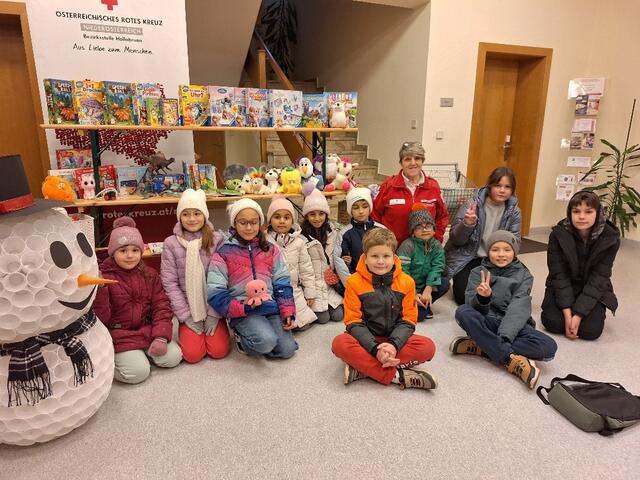 Kinder sammelten Gegenstände für die Team Österreich Tafel des Roten Kreuzes, um anderen eine Freude zu bereiten. | Foto: Rotes Kreuz
