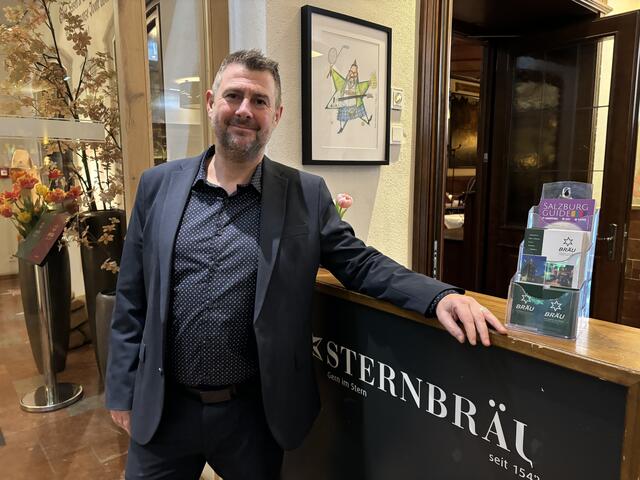 Das "Sternbräu" öffnete seine Türen bei der "Langen Nacht der Lehre". Der Lehrlingsbeauftragte Edmund Barry stand für Informationen bereit und zeigte Interessierten den Betrieb.  | Foto: Lisa Gold