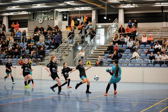 Die jungen Spielerinnen schenkten sich nichts und überzeugten mit zahlreichen Tricks die anwesenden Fans. | Foto: Reischl
