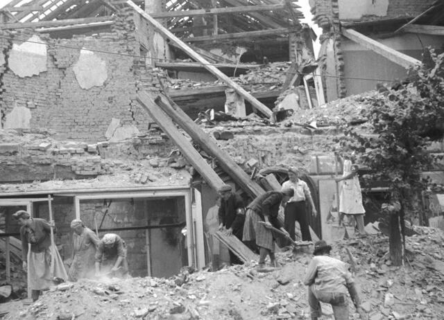  Sogenannte "Trümmerfrauen" beim Schutträumen in Wien nach dem Zweiten Weltkrieg. Um 1946. | Foto: Votava / brandstaetter images / picturedesk.com