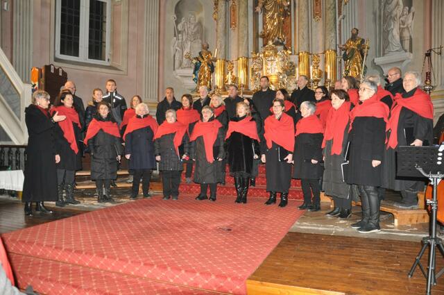Der Gemischte Chor Griffen unter der Leitung von Gerti Proßegger in der Pfarrkirche. | Foto: Gemischter Chor Griffen