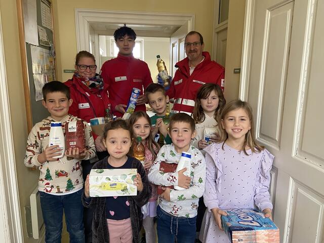 Kinder sammelten Gegenstände für die Team Österreich Tafel des Roten Kreuzes. | Foto: Rotes Kreuz