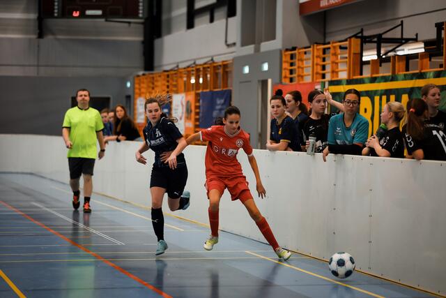 Die GAK-Spielerinnen (r.) jubelten gegen den FC Altrandsberg aus Deutschland und feierten einen 4:0-Sieg. | Foto: Reischl