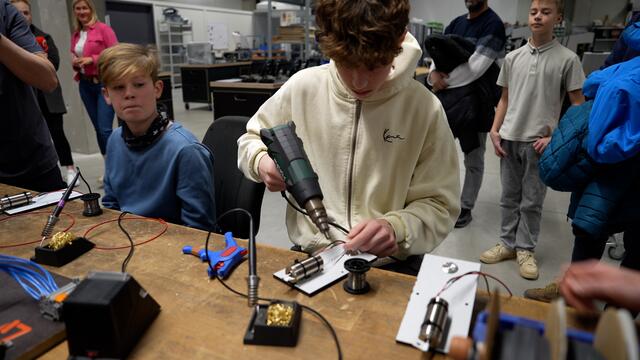 Bei der Langen Nacht der Lehre konnten Jugendliche einiges ausprobieren. | Foto: Stefan Schubert